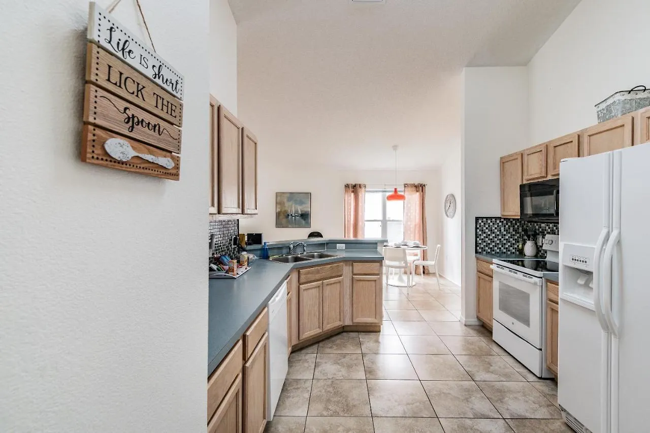 Spacious With Private Pool - No Carpet - Area *