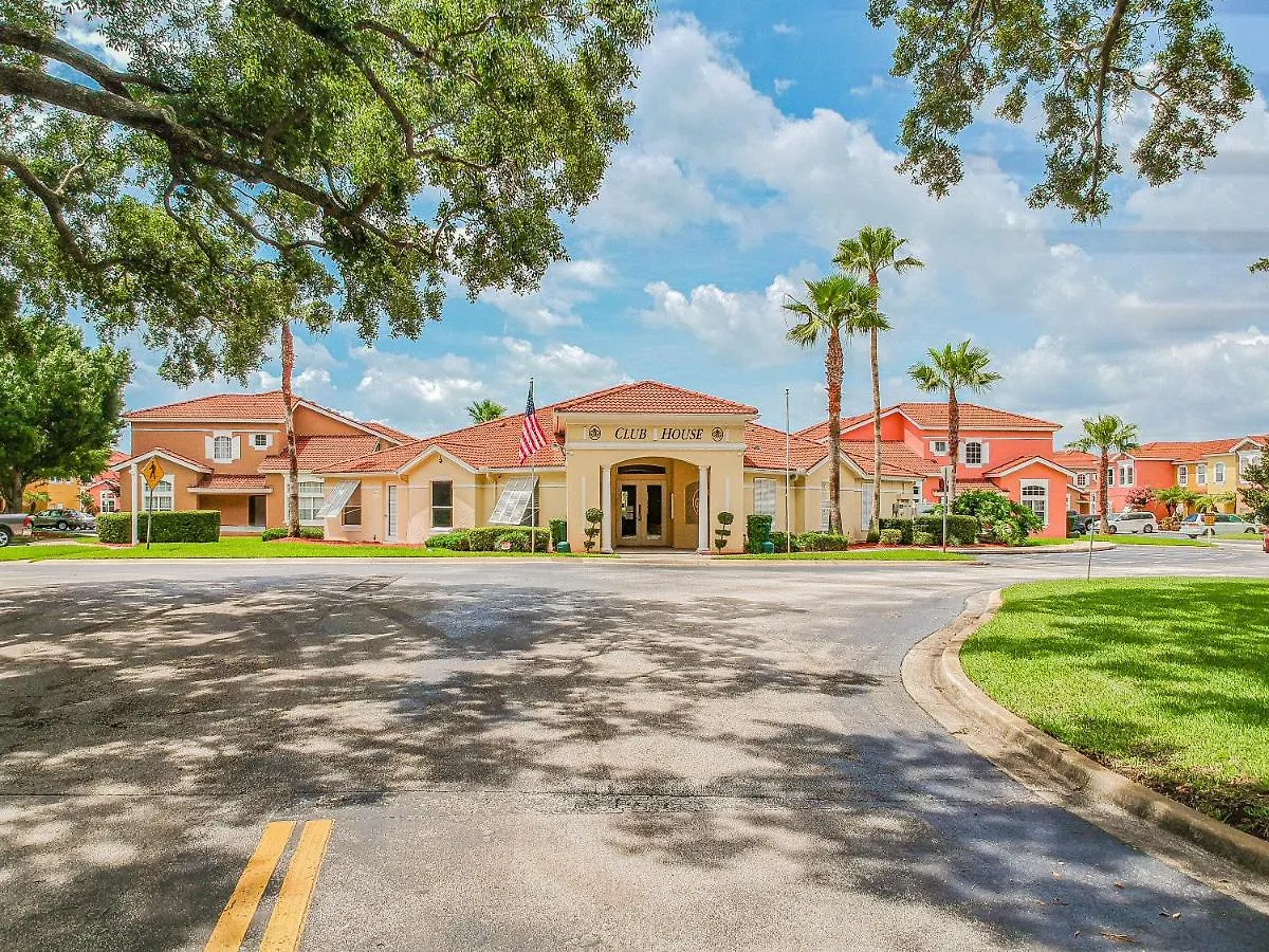 Spacious With Private Pool - No Carpet - Area *
