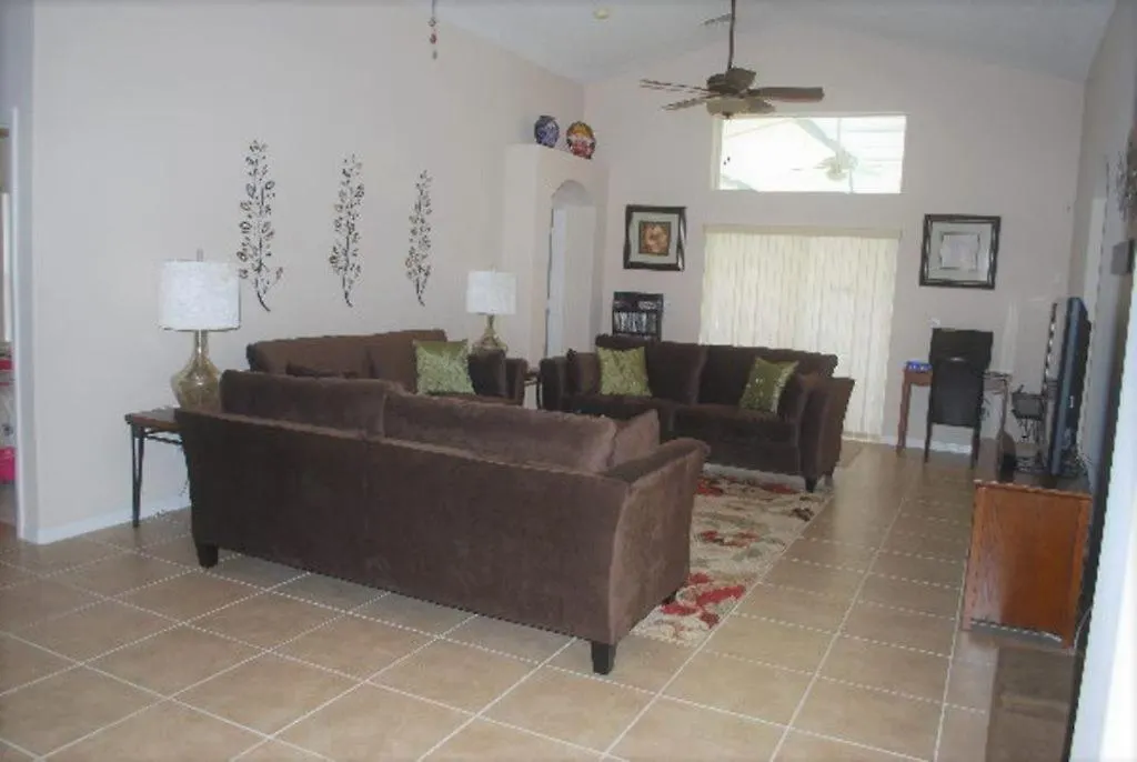 Luxury 5-bed Villa, Located Only 3 Miles From World