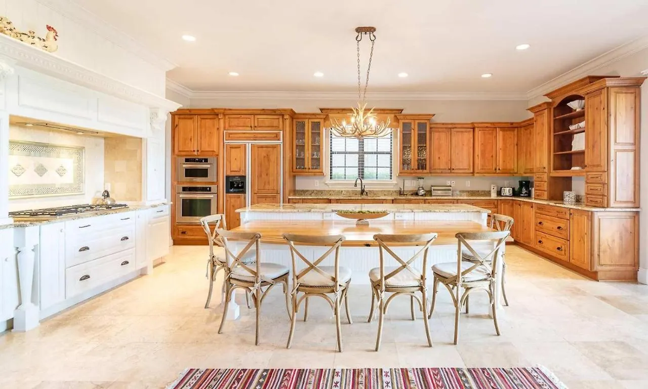 Traditional 5 Bdrm With Open Concept Kitchen At Reunion 度假居 *