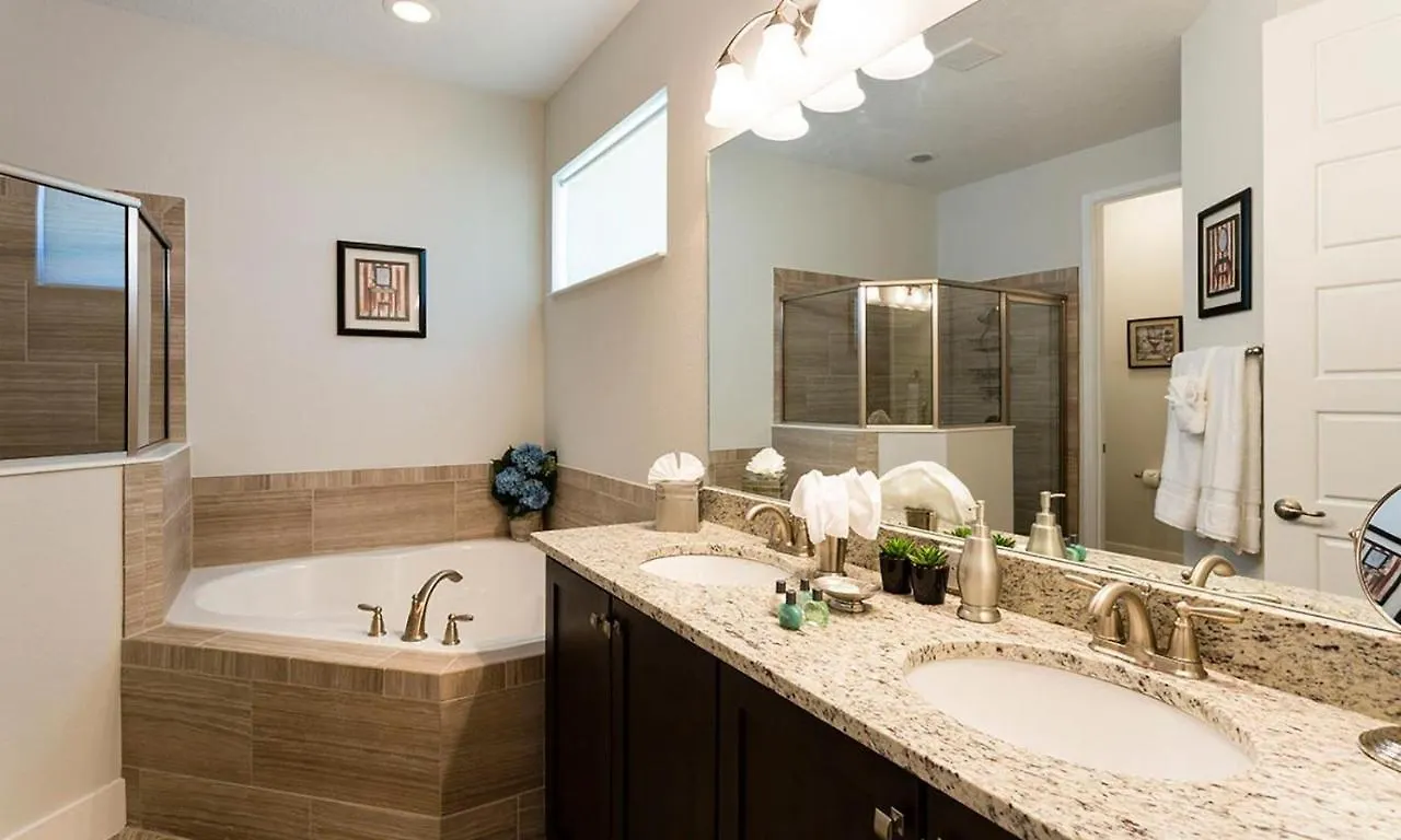 Stylish 5 Bdrm With Themed Bedroom At Reunion
