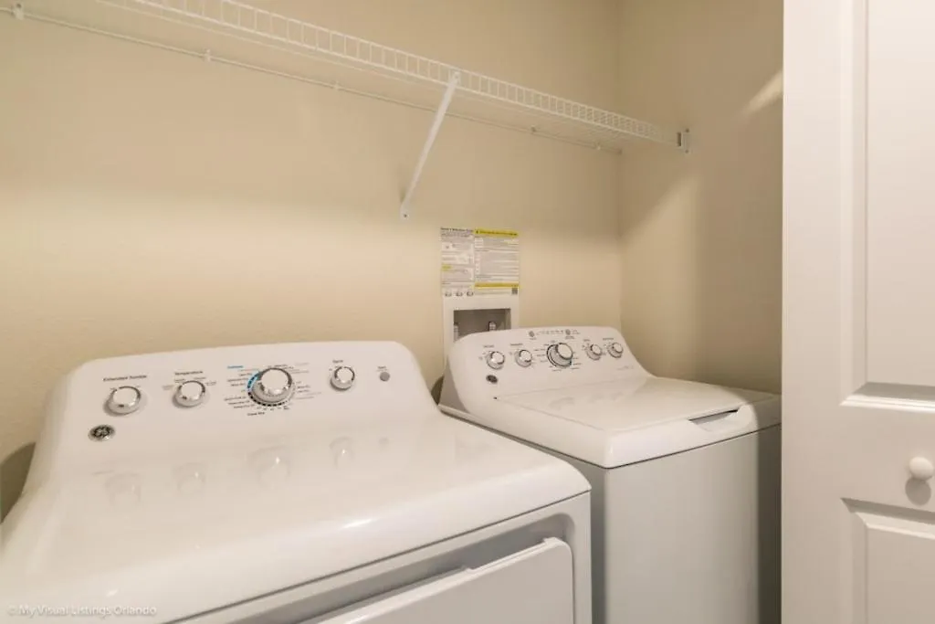 4 Bed Storey With Lazy River Townhouse 別荘 キシミー