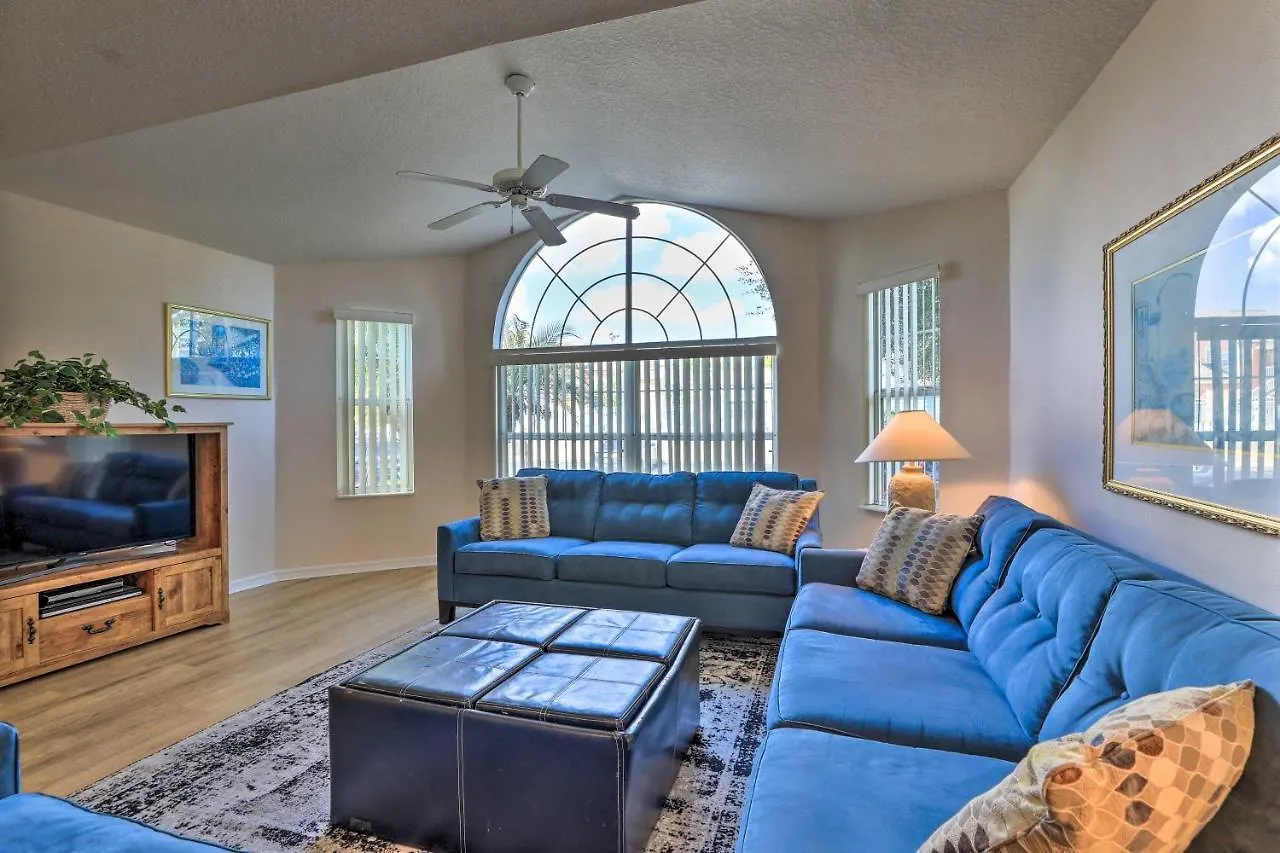 With Pool Access, 6 Miles To Disney! 아파트
