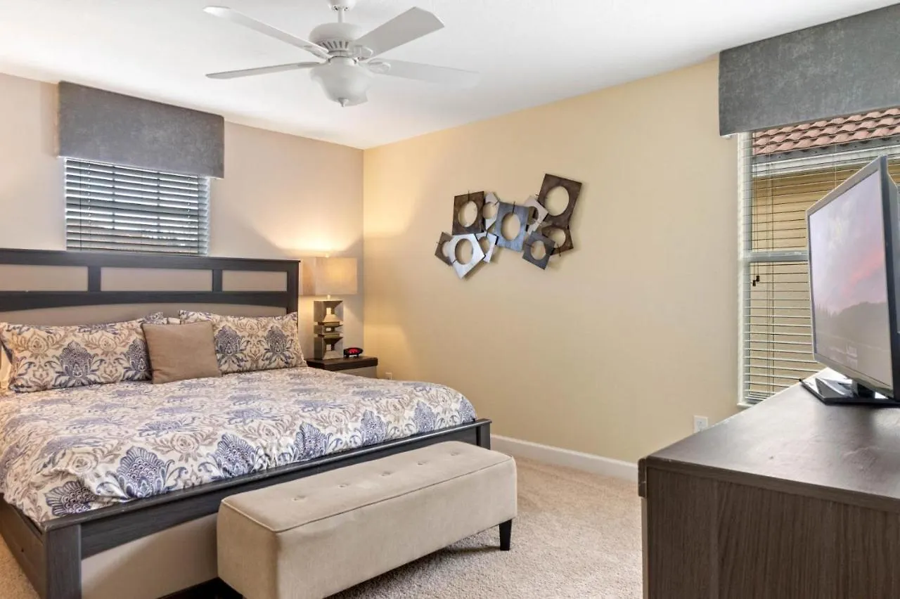 Spacious Vacation With Pool & Jacuzzi Near