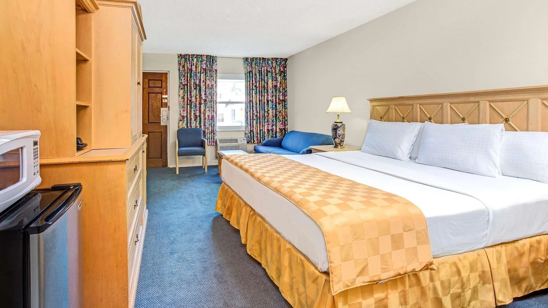 Knights Hotel 2*
