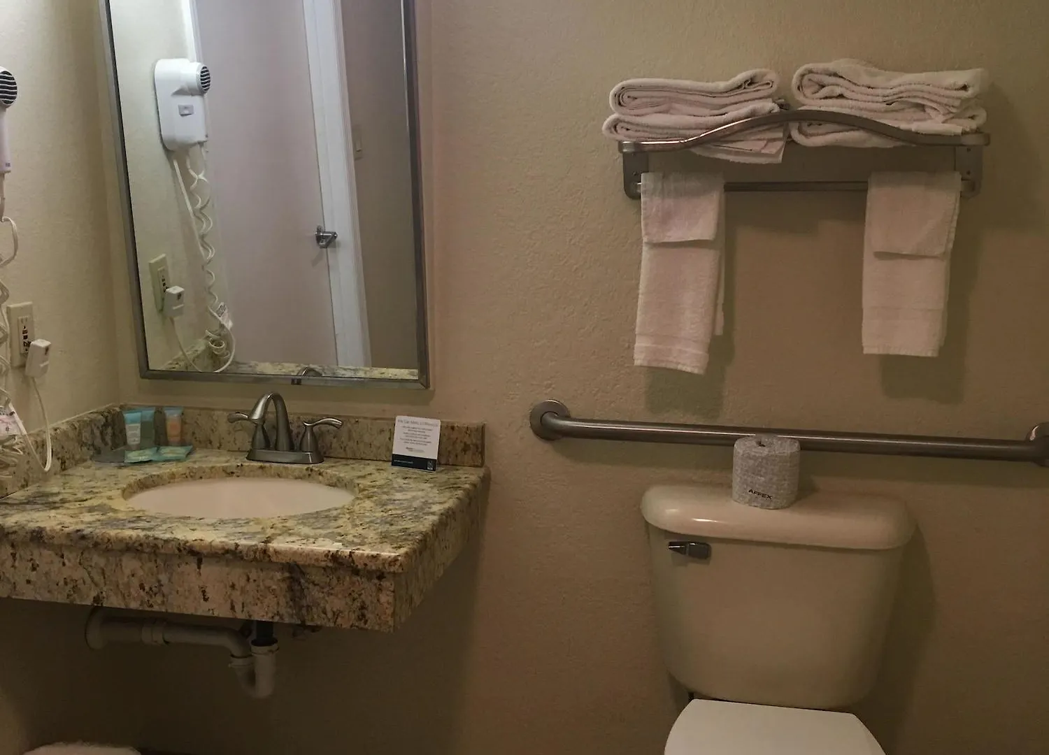 Hotel Quality Clermont West 2*