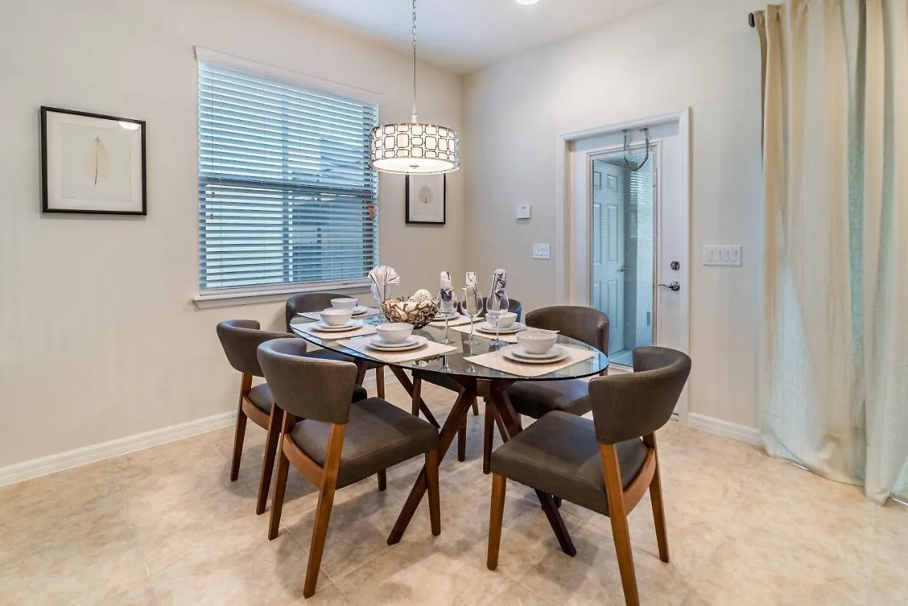 Beautiful Townhome With Splash Pool And Game