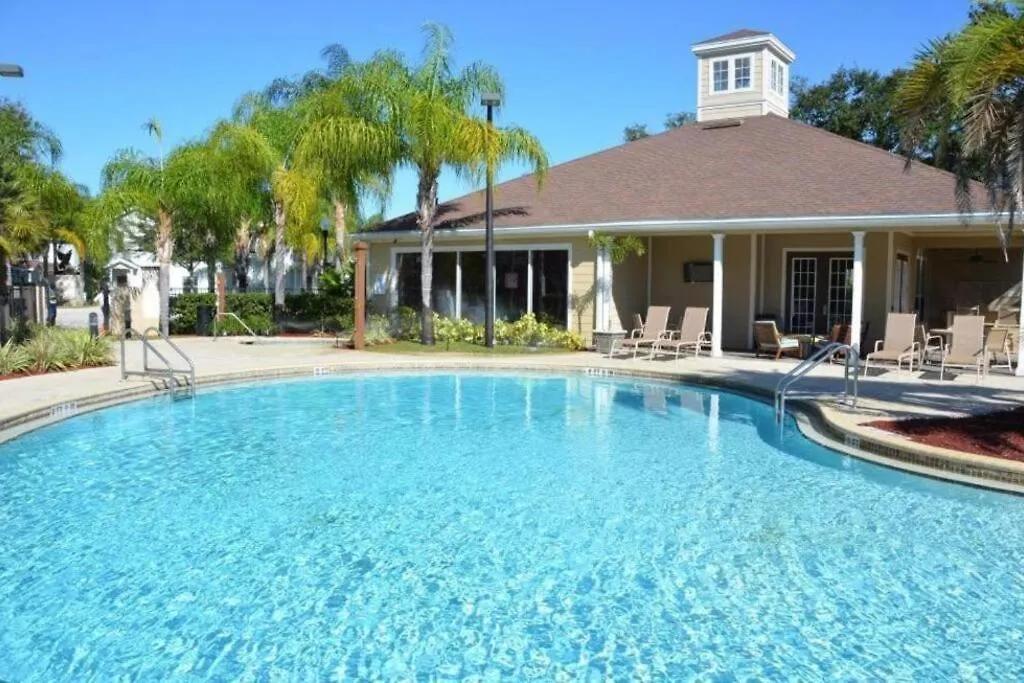 Super Comfy And Spacious 3 Bedroom 10 Minutes From Disney, With Major Shopping 4 Minutes Away *