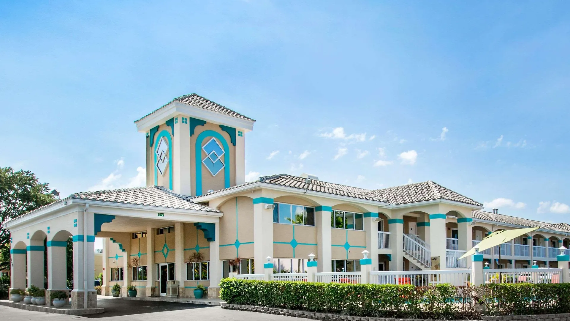 Quality Clermont West Hotel 2*