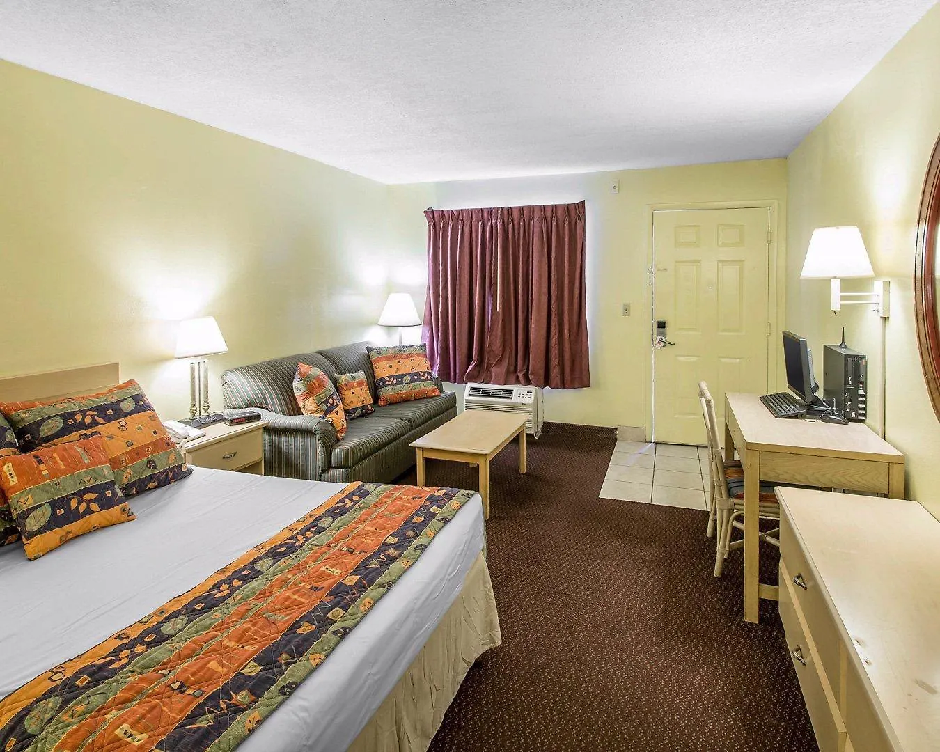 Econo & Maingate Hotell 2*
