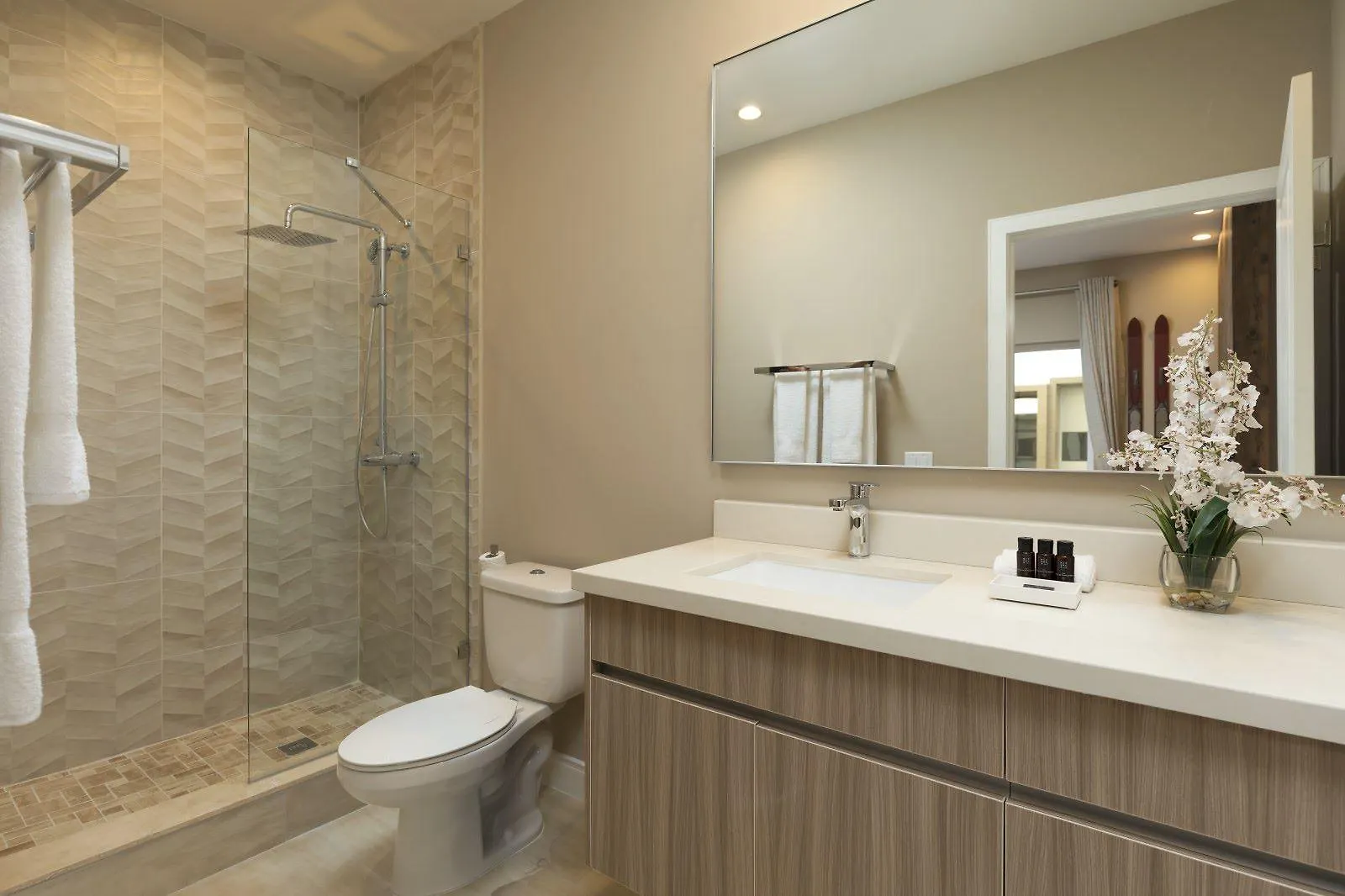 Rezort Magic Village Views Trademark Collection By Wyndham