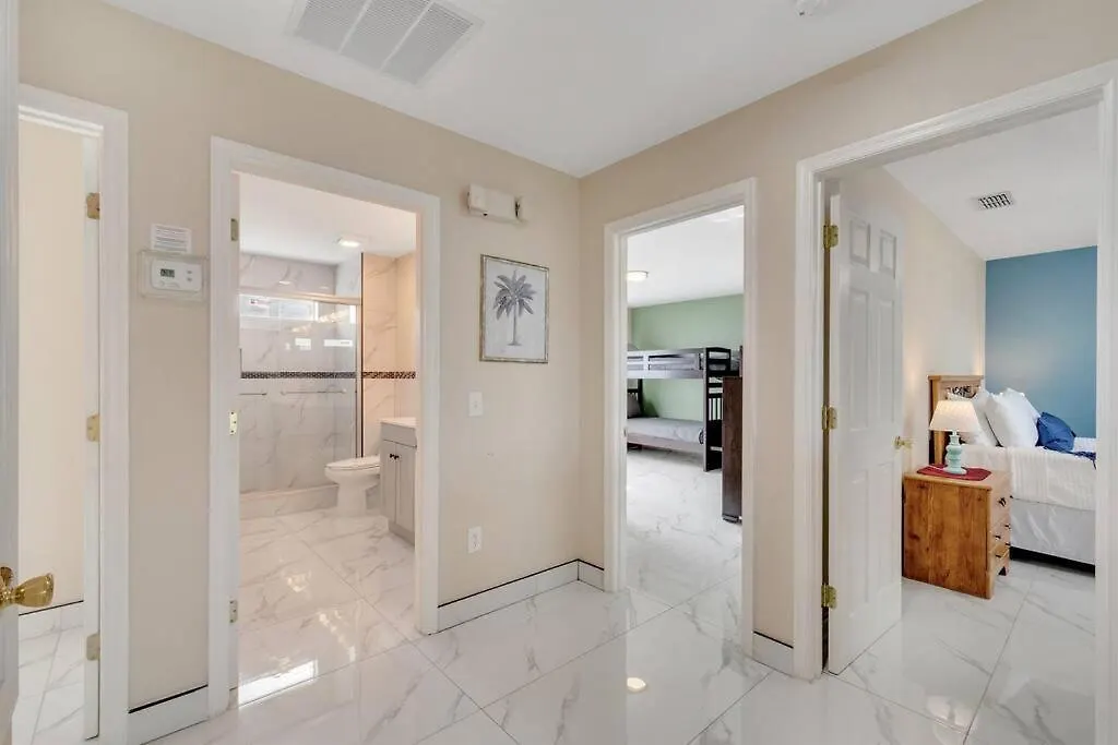 South Facing Pool, Close To Attractions, Remodeled *