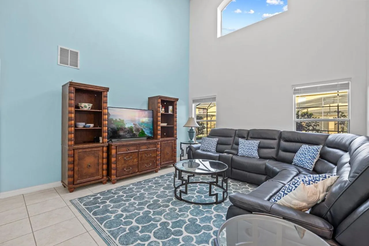 Near Disney, Recently Renovated, Clubhouse Villa