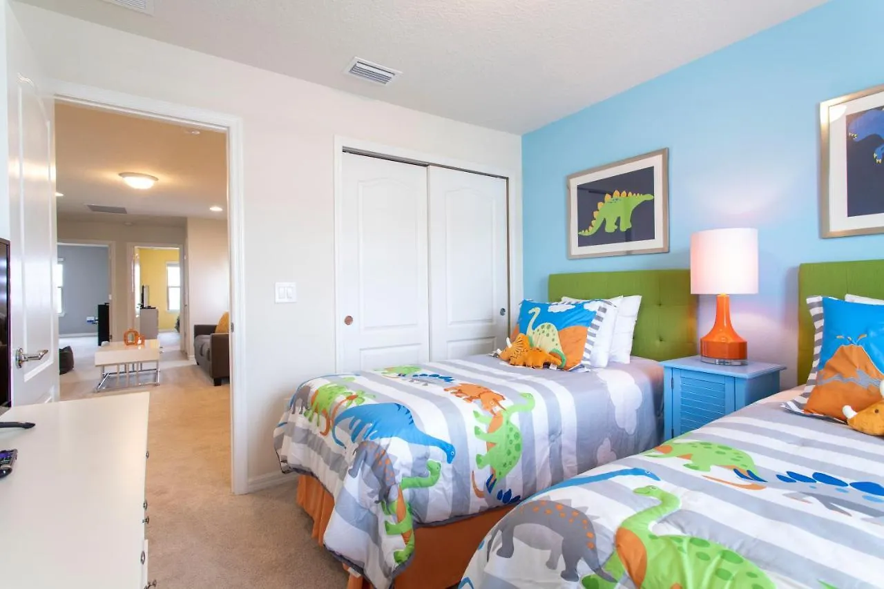 Splendid 5 Bd W/ Pool @ Windsor Westside 8921 別荘