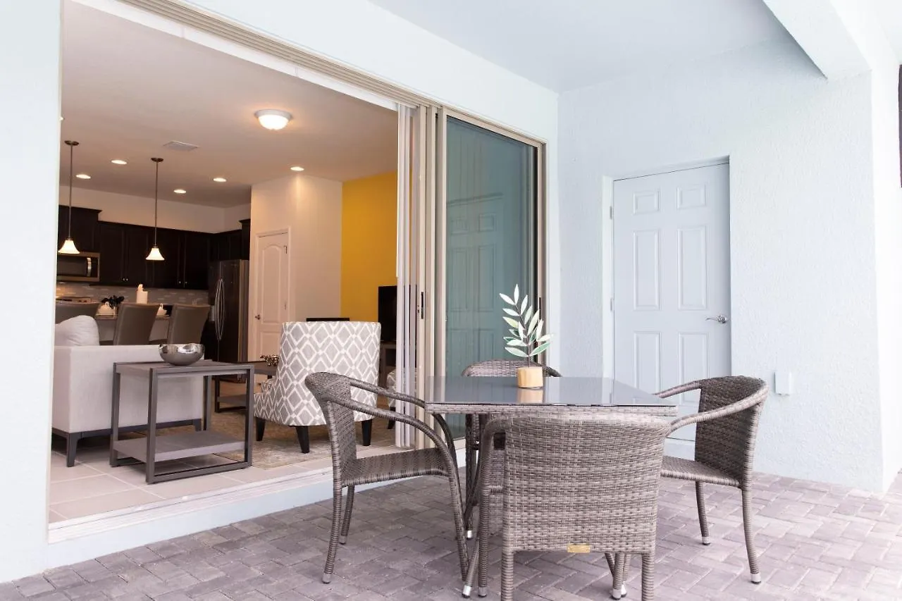 Splendid 5 Bd W/ Pool @ Windsor Westside 8921 別荘
