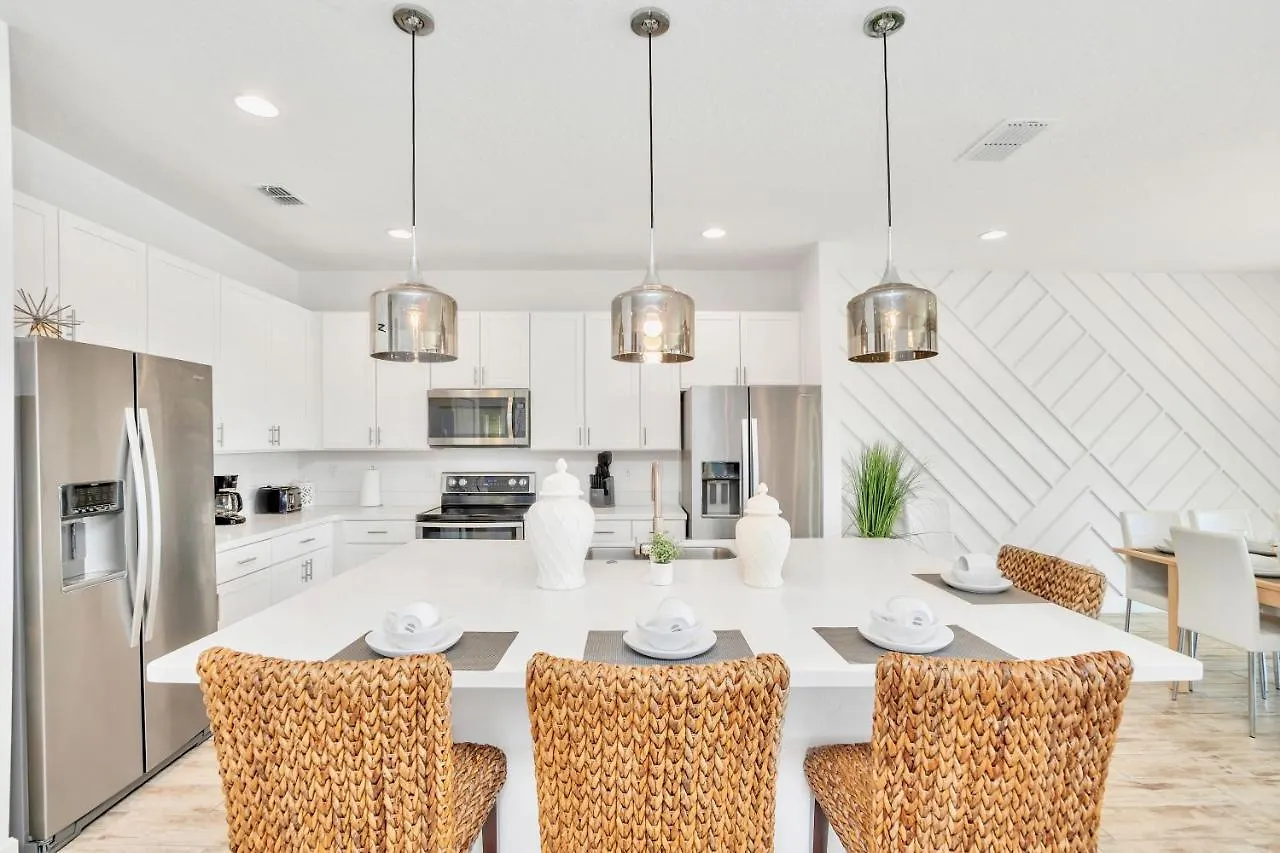 10br Luxury Mansion - Family - Sleeps 20 - Private Pool, Hot Tub And Bbq! * Kissimmee