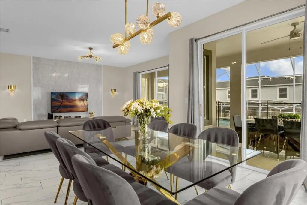 6 Bedrooms- 5 Bathrooms- Champions 1097 Ls *
