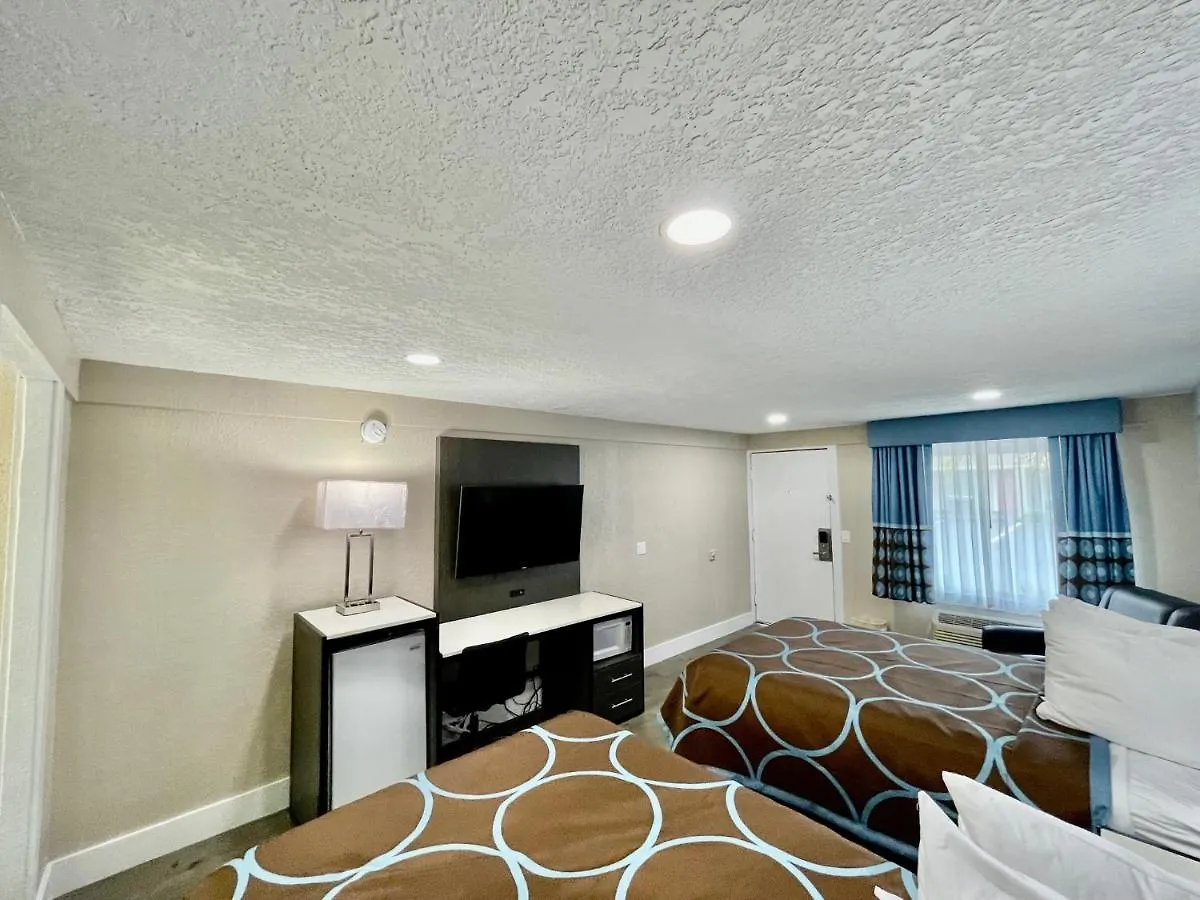 Super 8 By Wyndham Kissimmee-orlando 호텔 2*