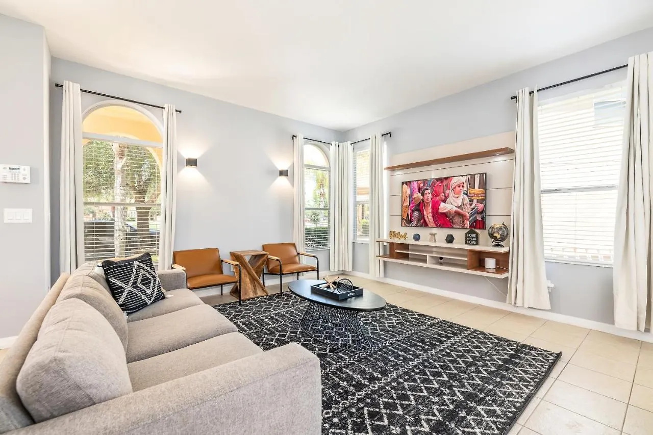 Family Retreat 6br With Private Pool, & Theater Near Villa