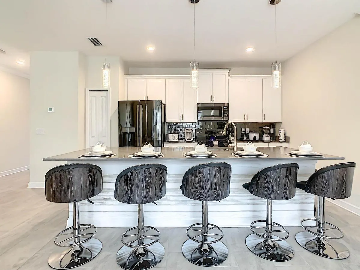 Astounding Townhouse 20min With Private Pool And Free Amenities Kissimmee