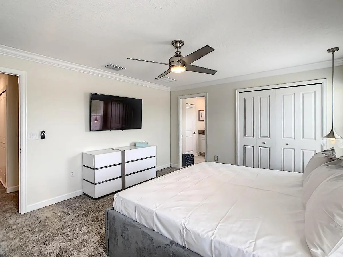 Astounding Townhouse 20min With Private Pool And Free Amenities Casa de Férias