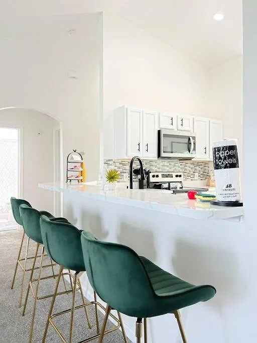 Luxury Modern Pool House Close To Theme Parks Four Bedrooms Holiday home *