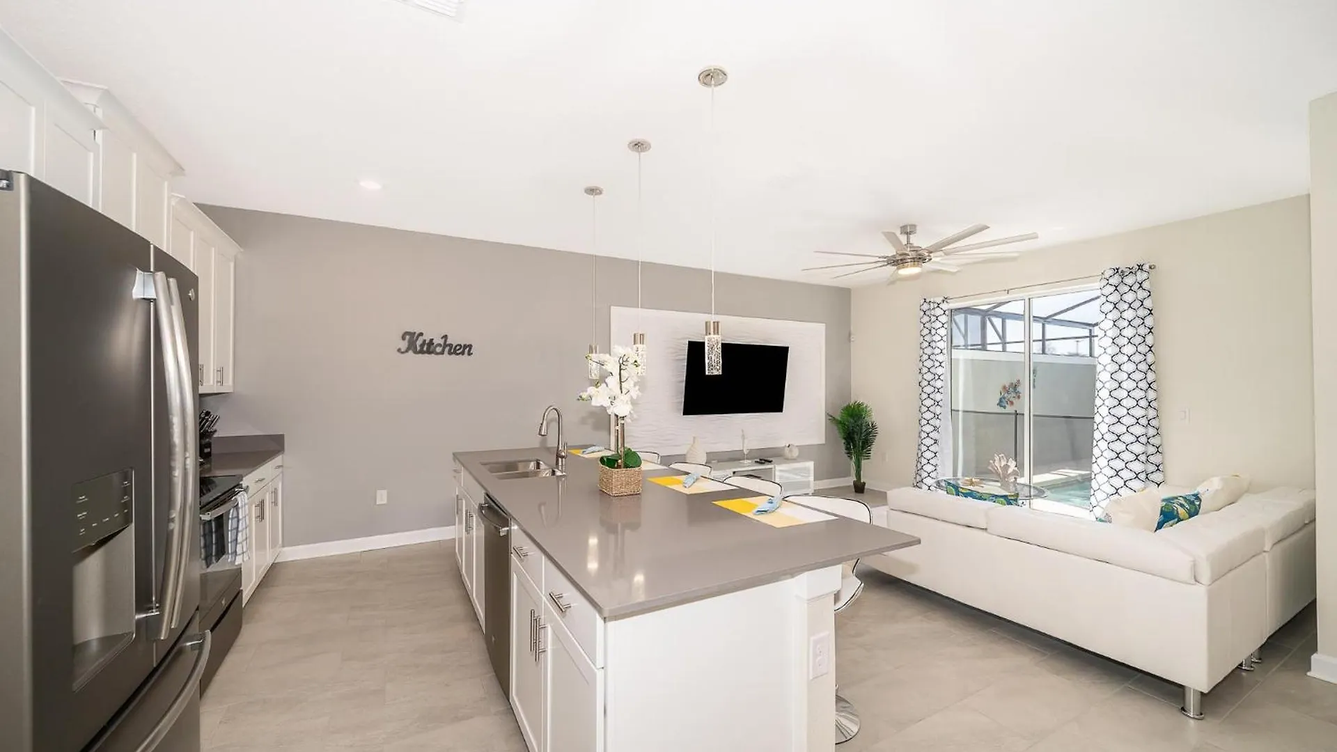 4834sl Townhouse 4 Bedrooms & 3 Bathrooms + Pool *