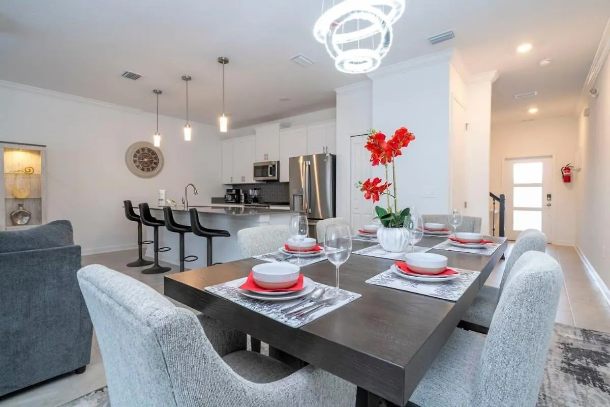 Gorgeous 4bd With Pool At Storey 4475