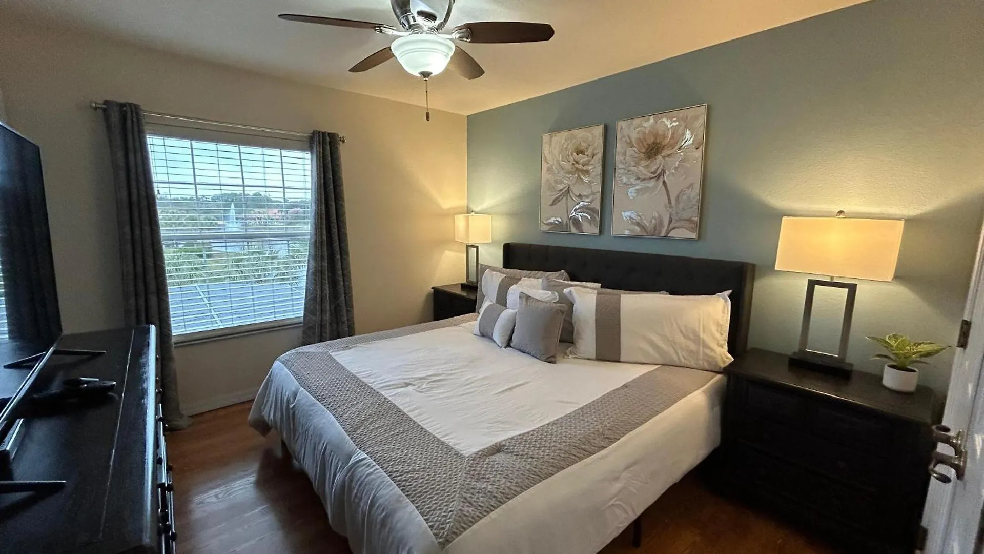 New! Lakefront Views- Encantada Townhouse Kissimmee