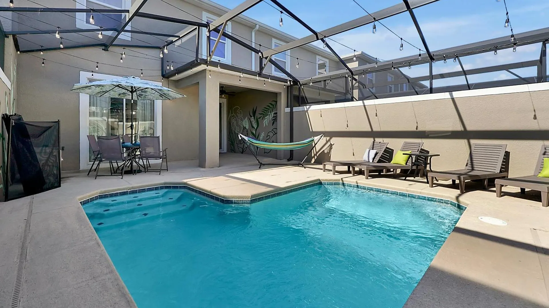Storey Escape W/ Pool, Games & Water Park Holiday home