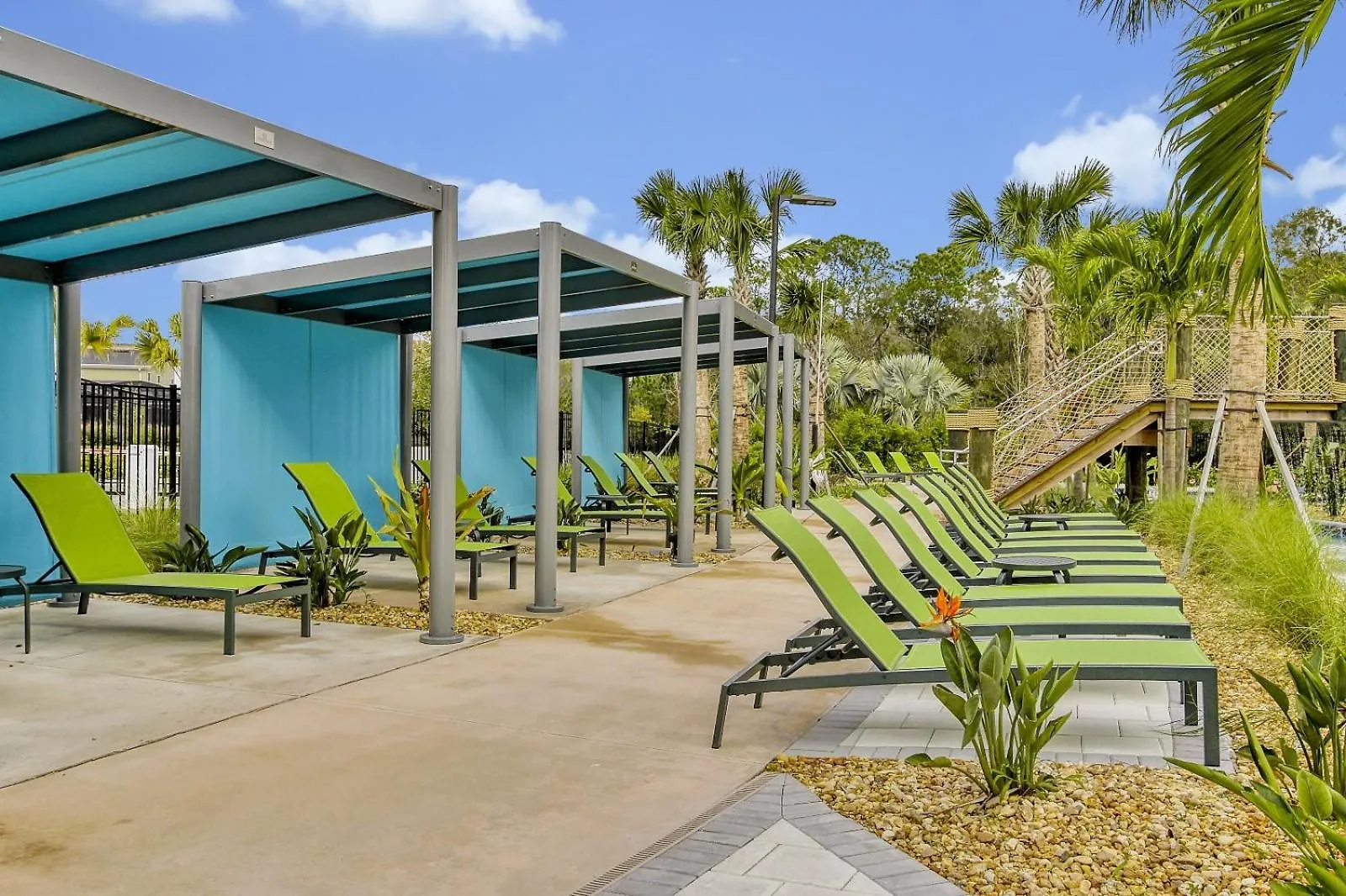 Storey Escape W/ Pool, Games & Water Park *