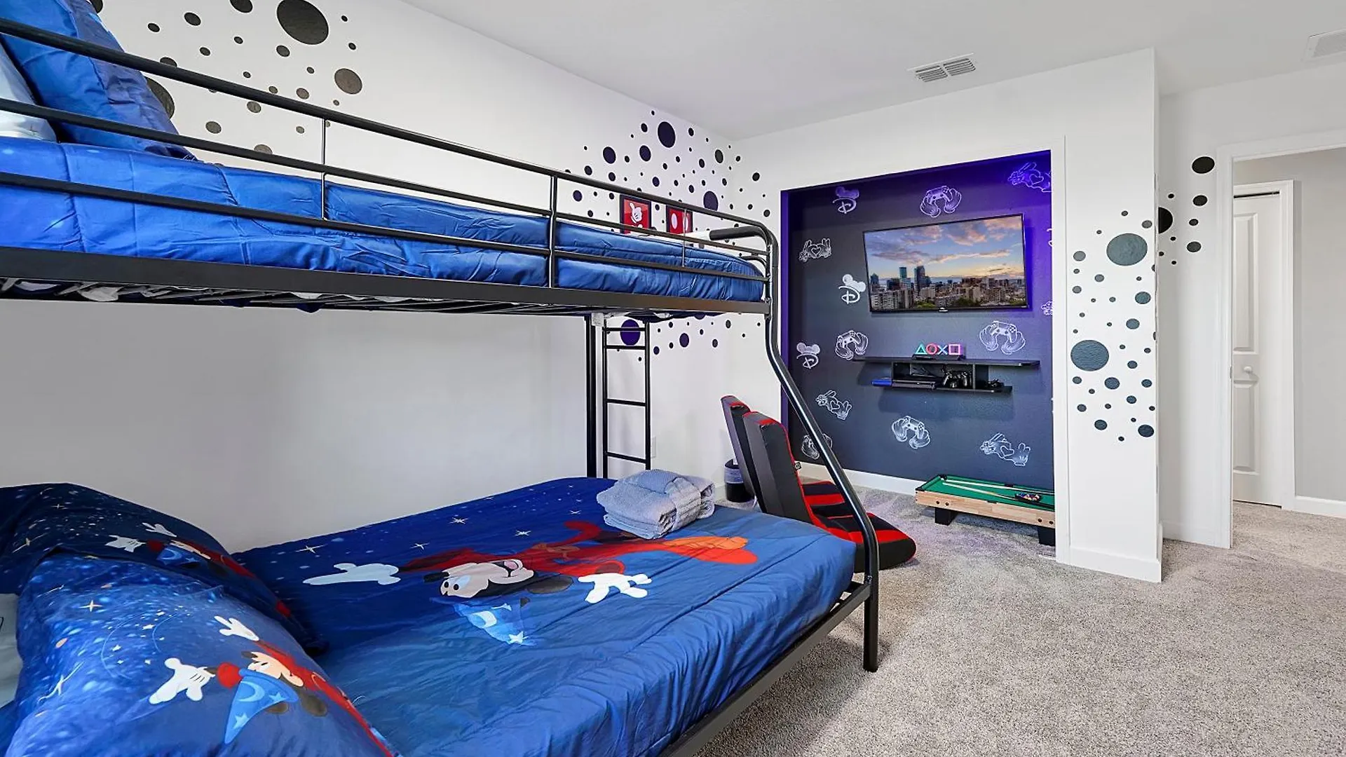 Storey Escape W/ Pool, Games & Water Park Holiday home *