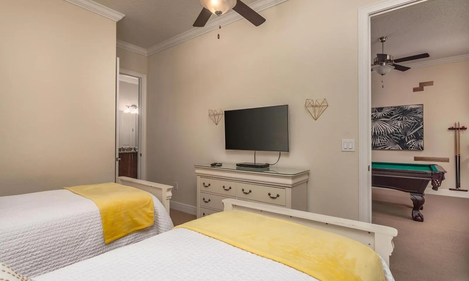 Bright 5 Bdrm With Game Theater At Reunion Сasa de vacaciones