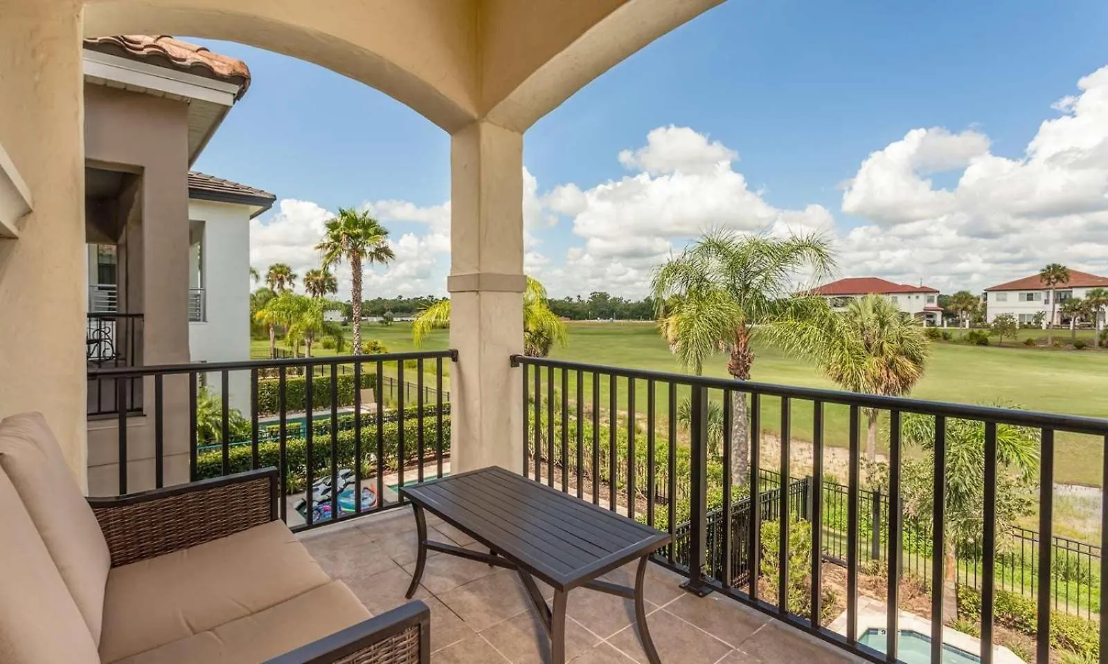 Bright 5 Bdrm With Game Theater At Reunion *