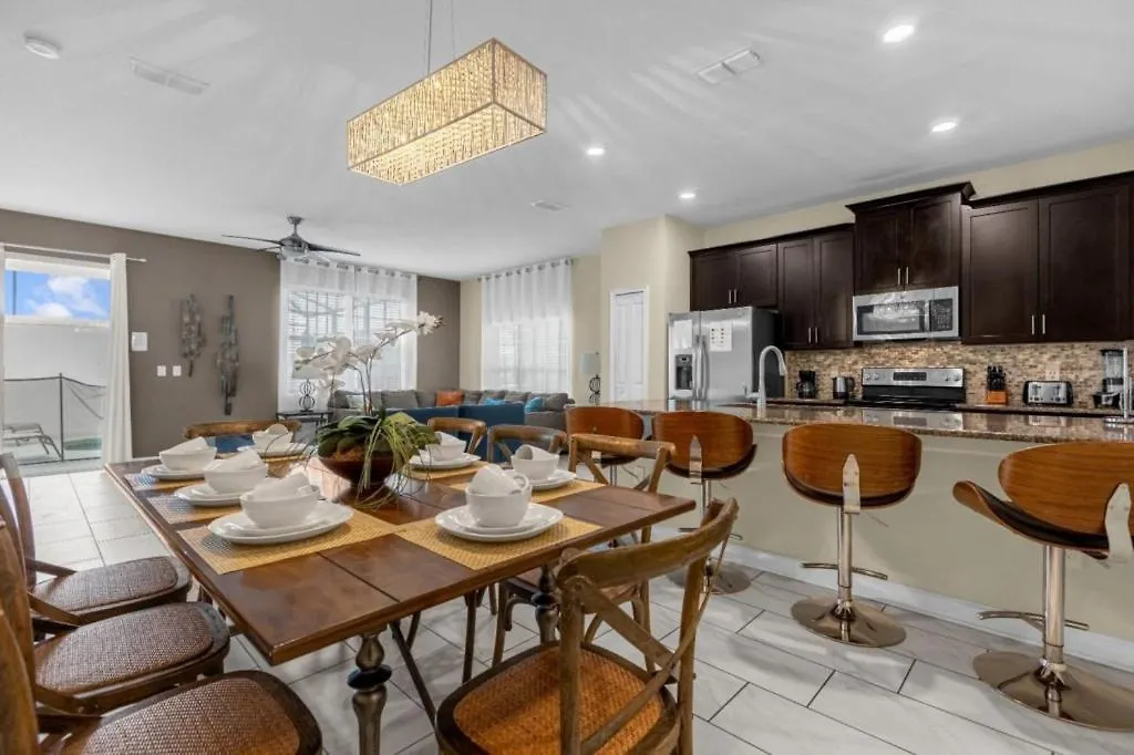 5 Bedrooms - 4 Bathrooms - Storey 4806 Cs *