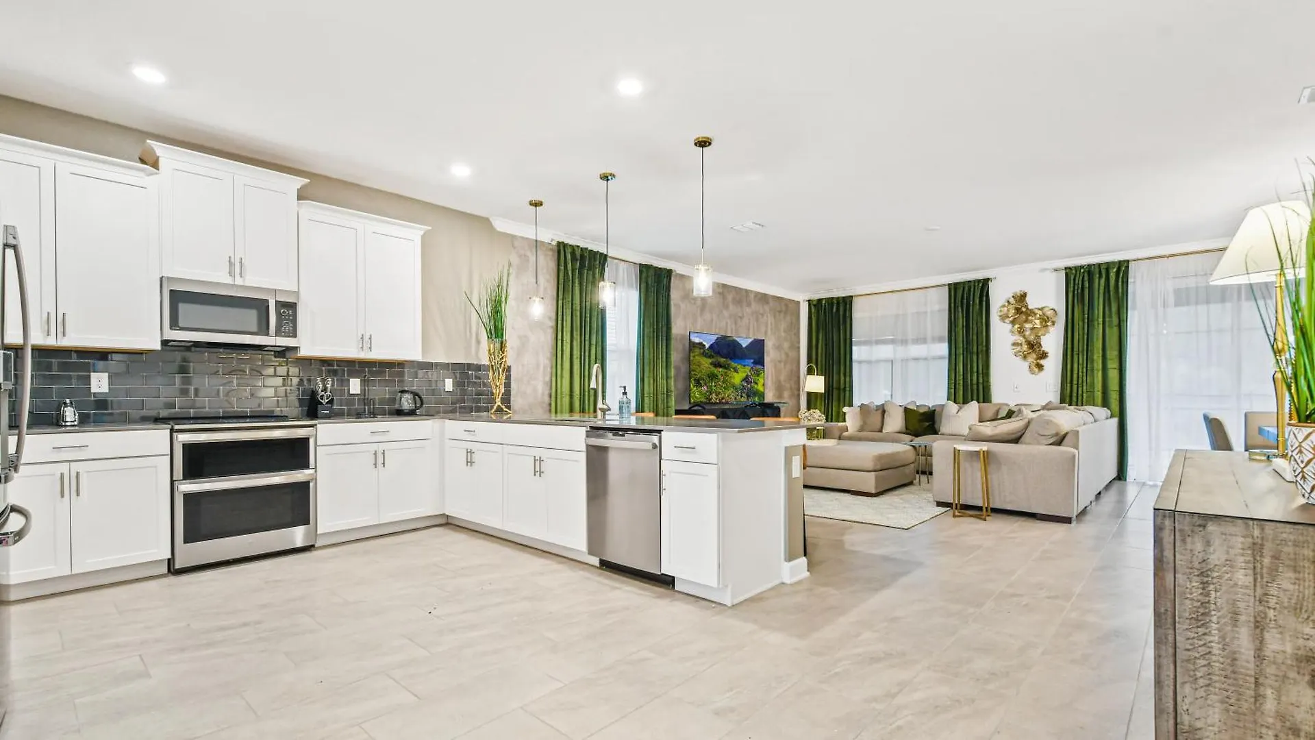 Storey 9br Lakeview Pool/spa/game