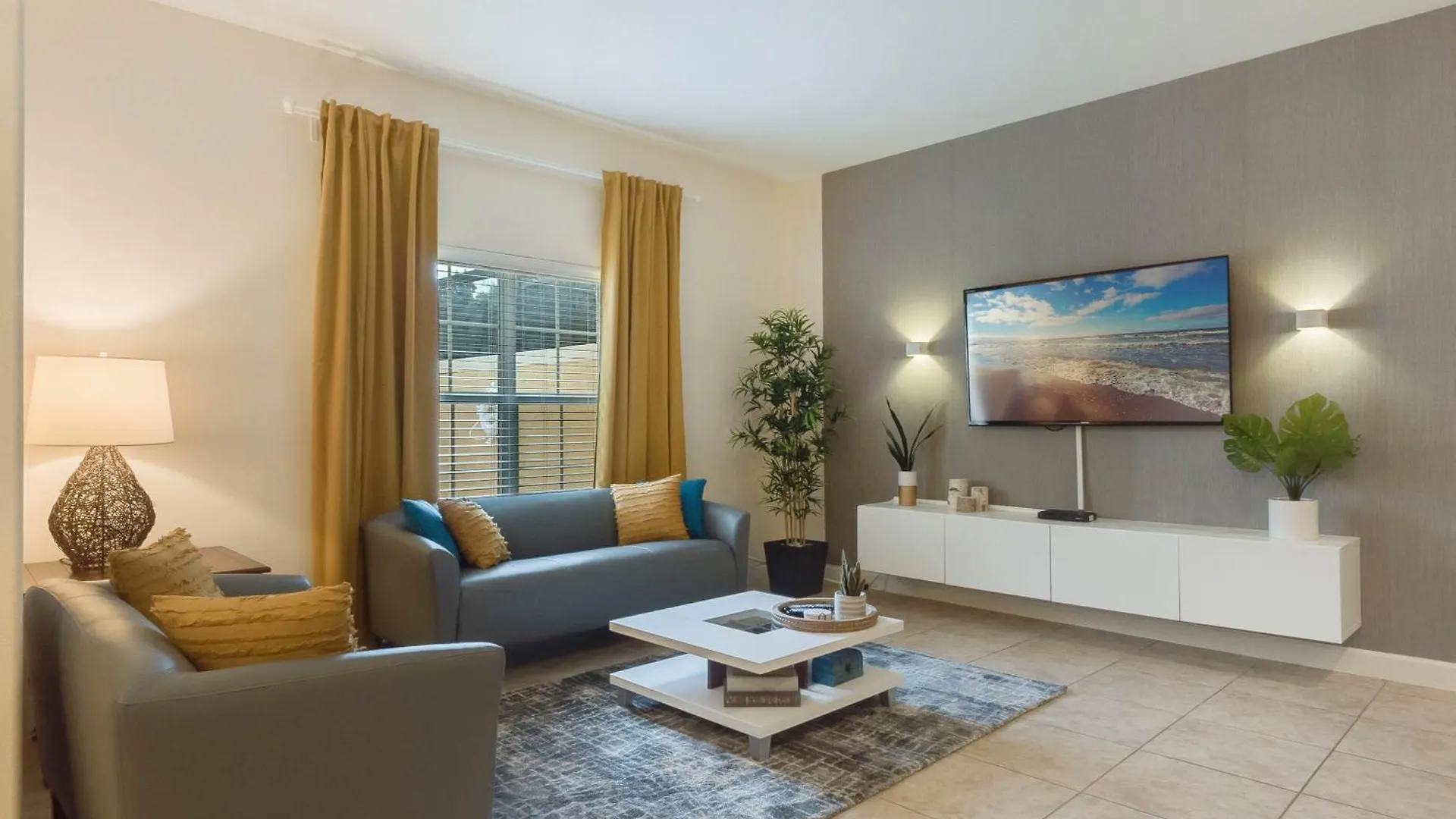 Townhome W Pool Near & Orlando Attractions Casa de Férias Kissimmee
