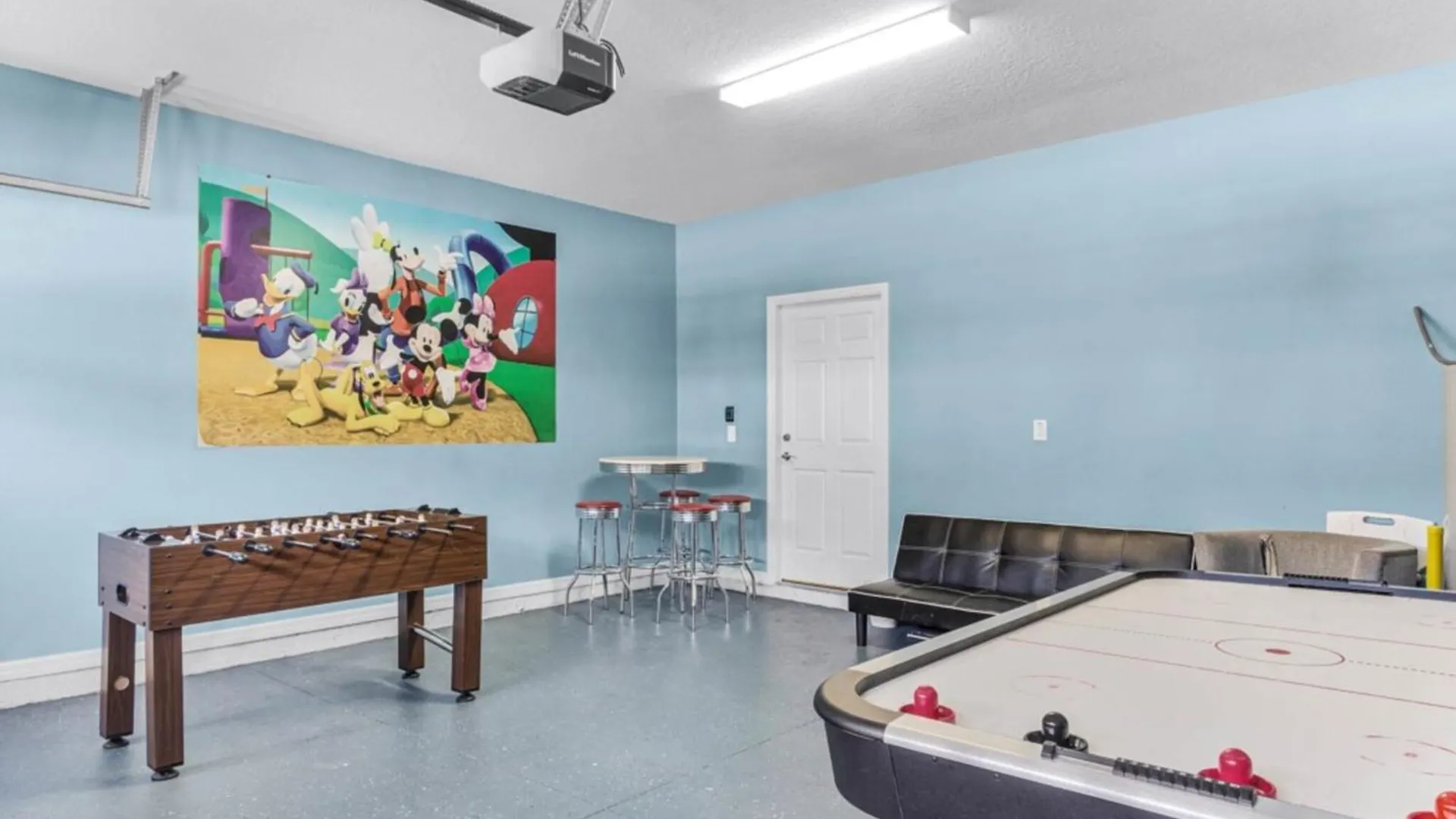 Semesterbostad Lilo's Poolside Paradise Awaits