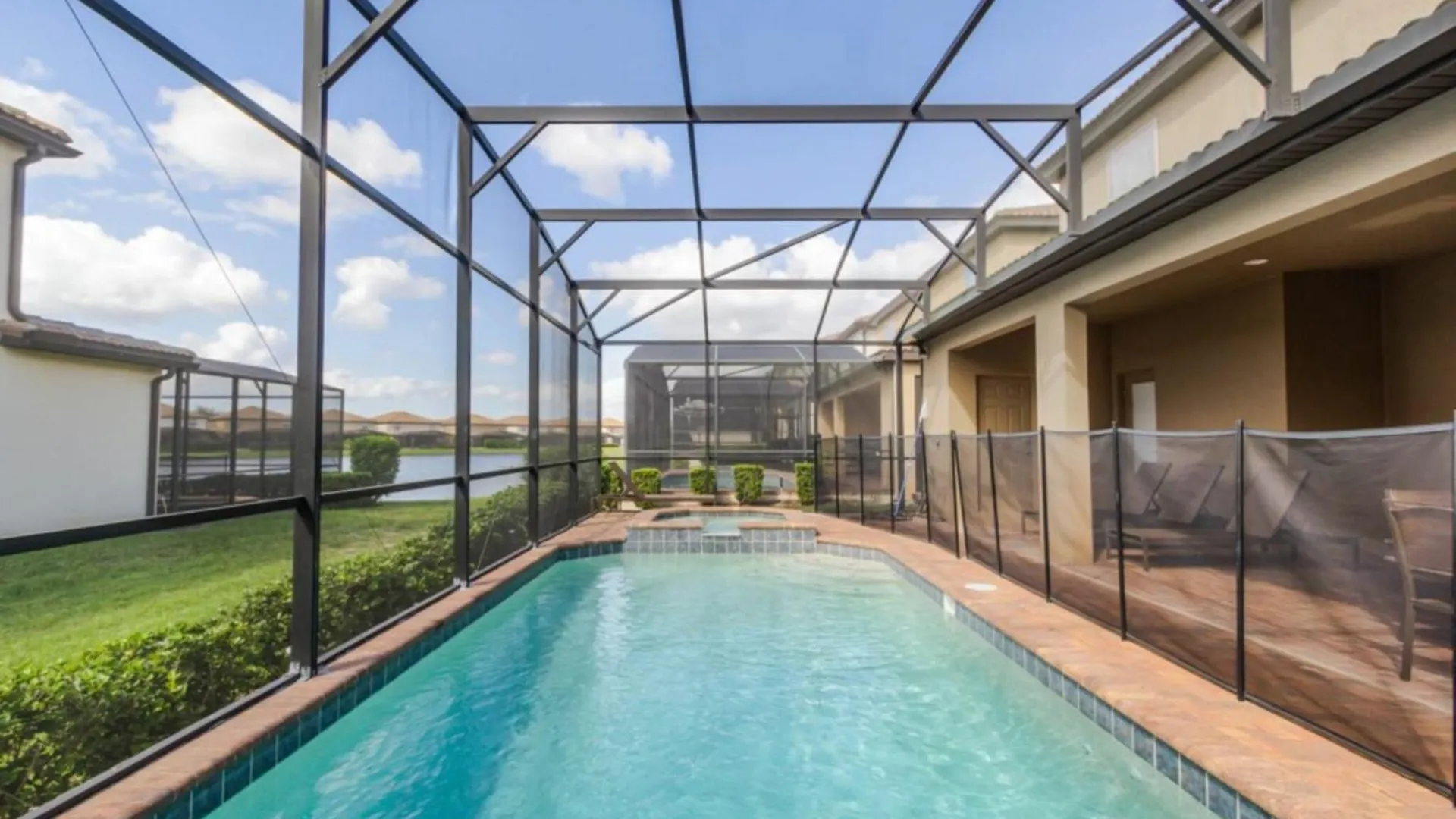 Lilo's Poolside Paradise Awaits *