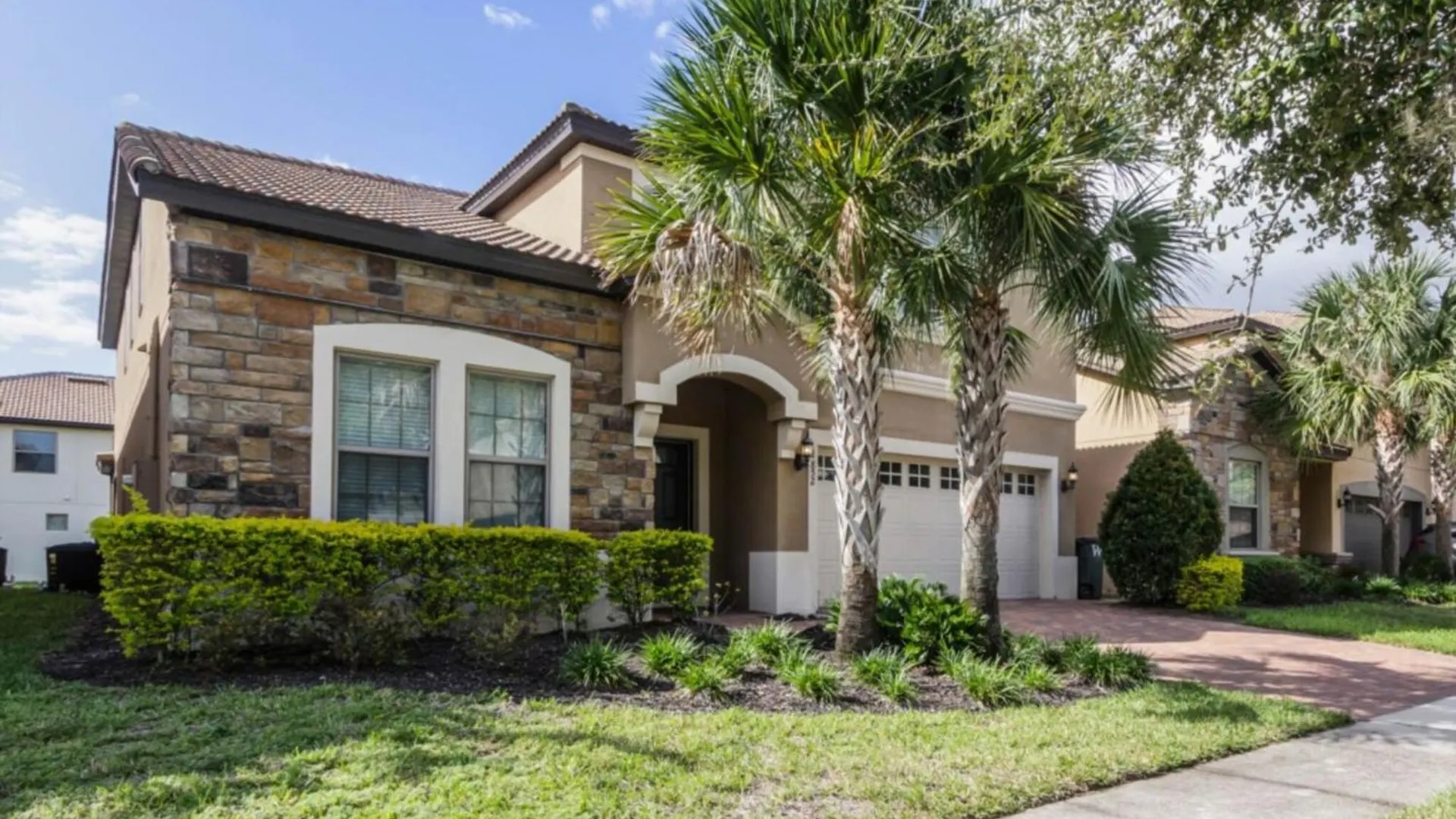 Lilo's Poolside Paradise Awaits Kissimmee