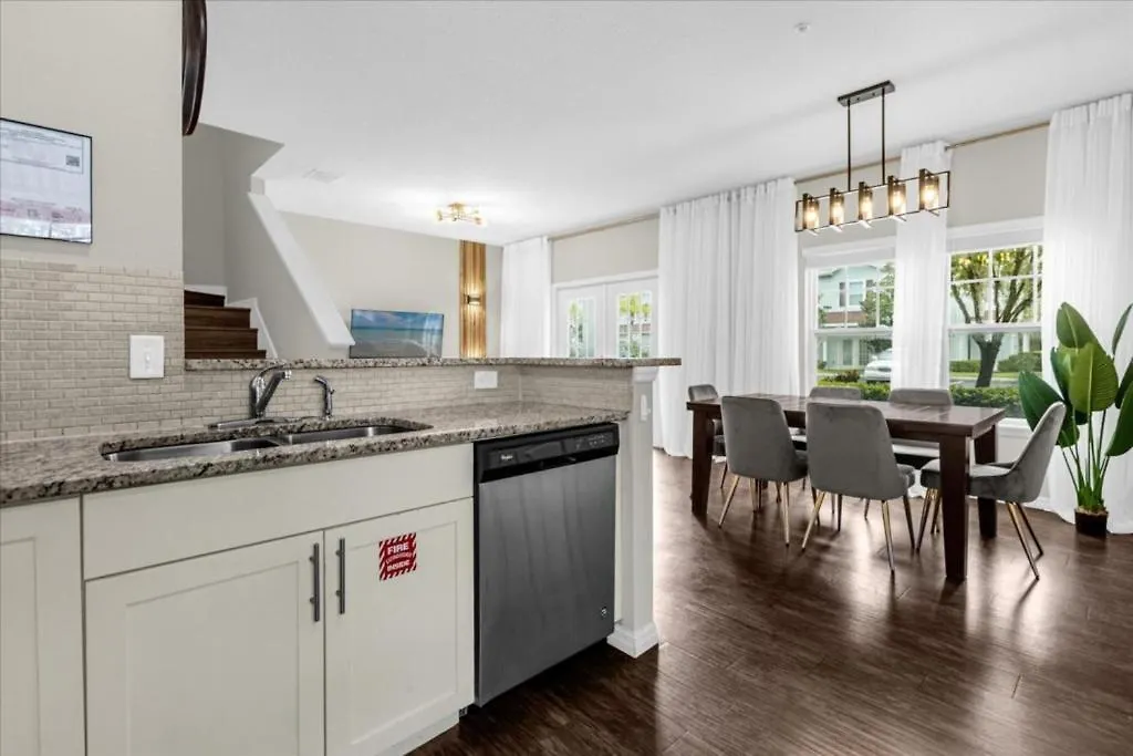 4 Bedrooms- 3 Bathrooms- West Lucaya 3200 Ol