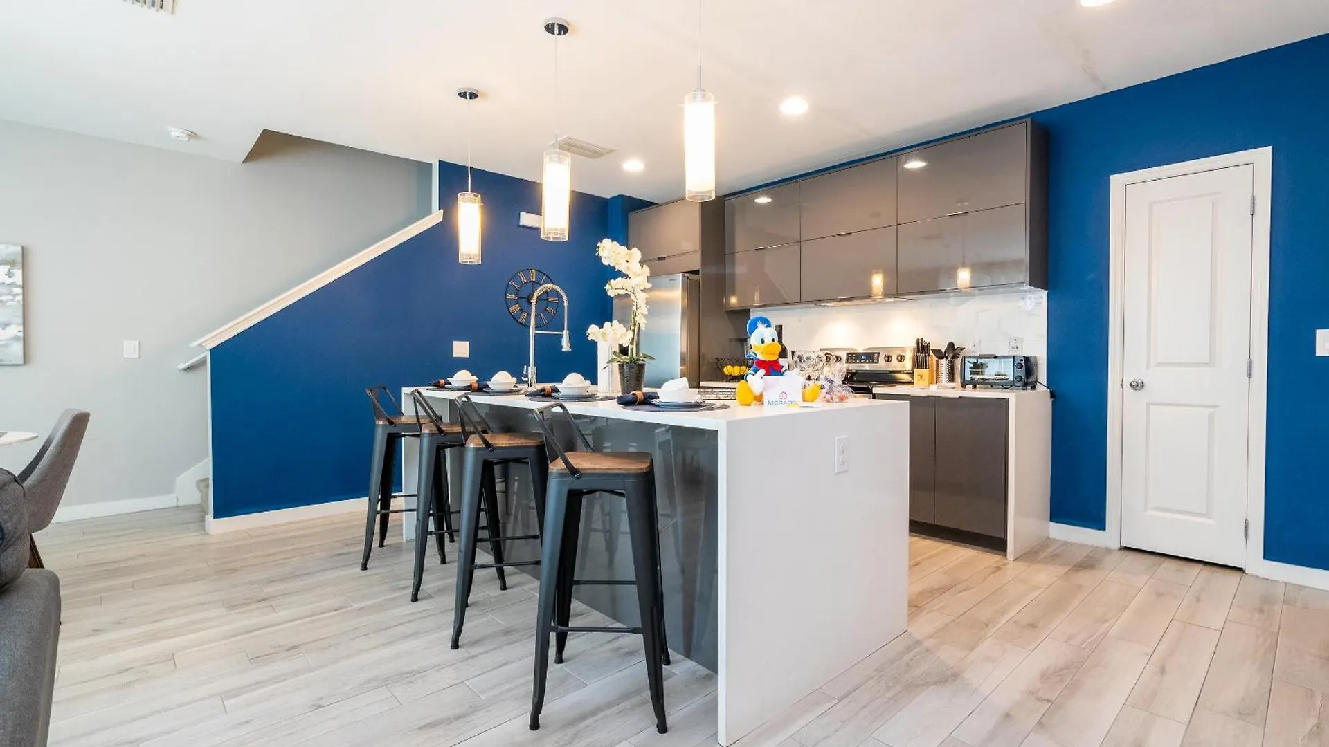 Vakantiehuis Incredible 4br Near Parks With Splash Pool At Le Reve - 4459
