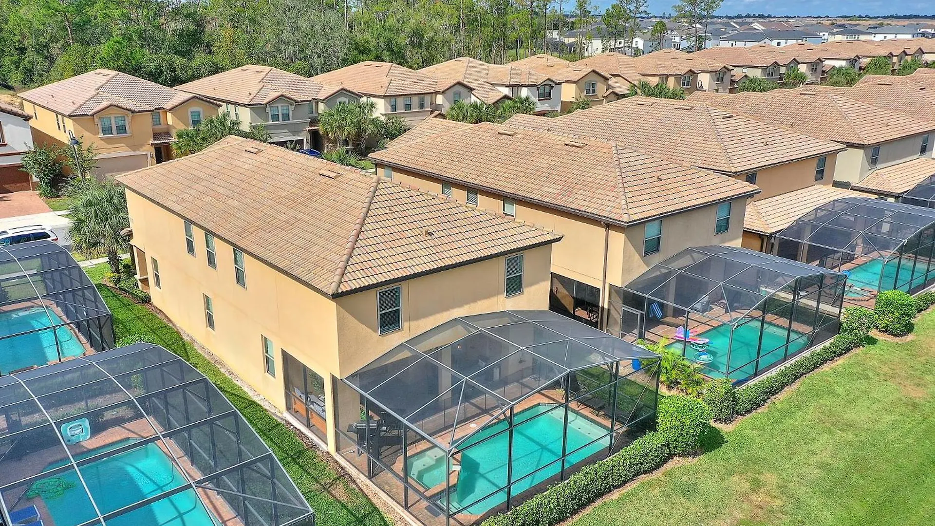 Stylish Cozy Family Getaway With Private Pool And View Ferienhaus