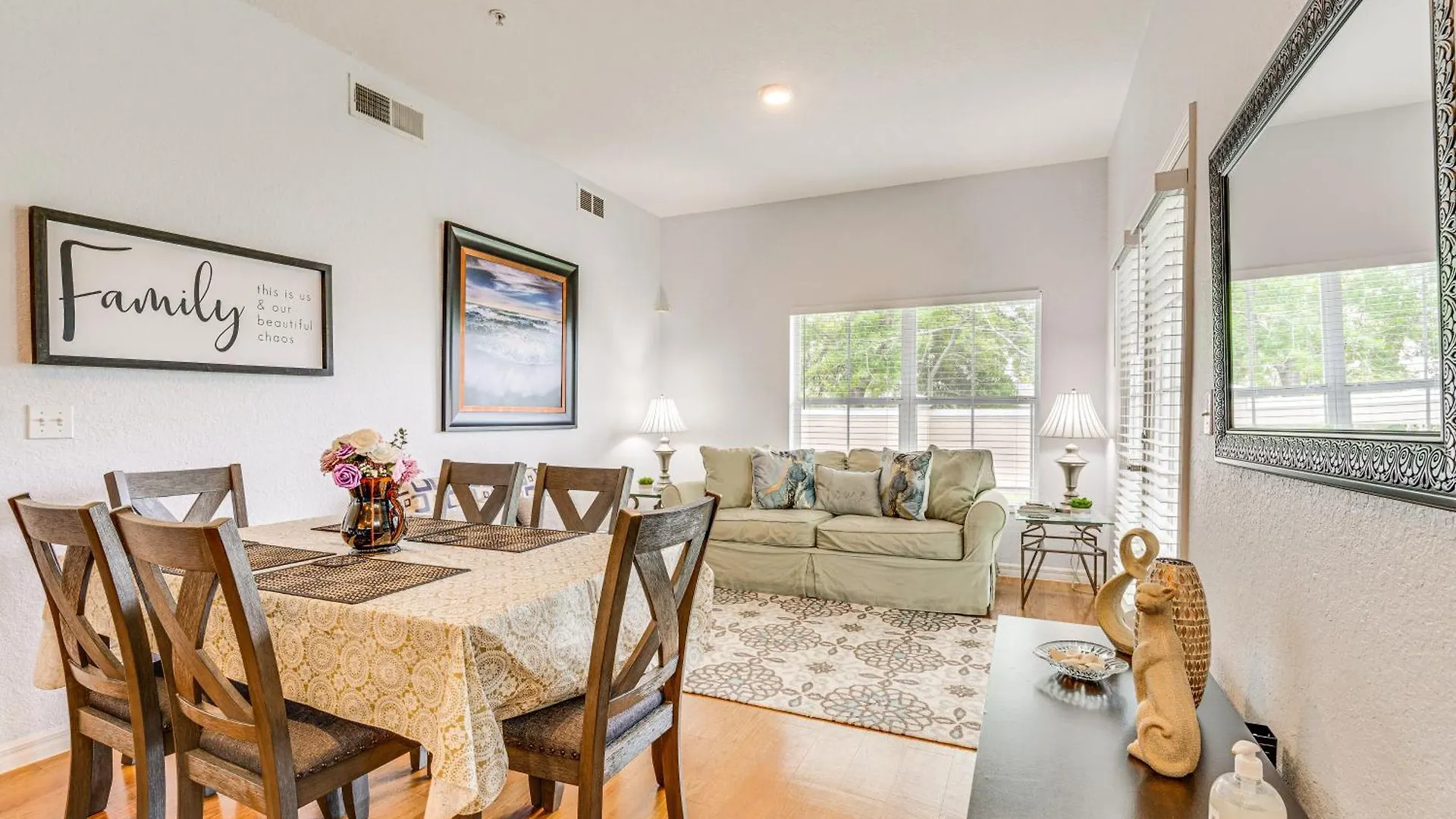 Charming Townhome About 11 Mi To Disney! بيت للعطل