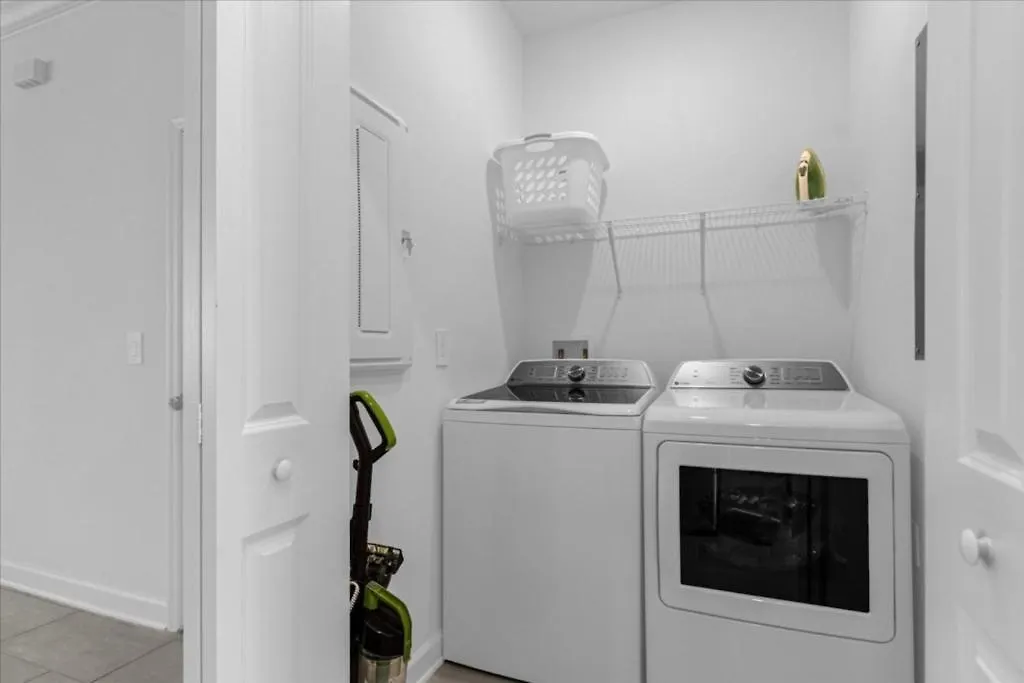 5 Bedrooms- 4 Bathrooms- Storey 2584 Rt