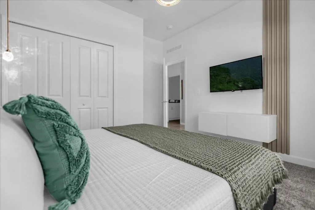 5 Bedrooms- 4 Bathrooms- Storey 2584 Rt * Kissimmee