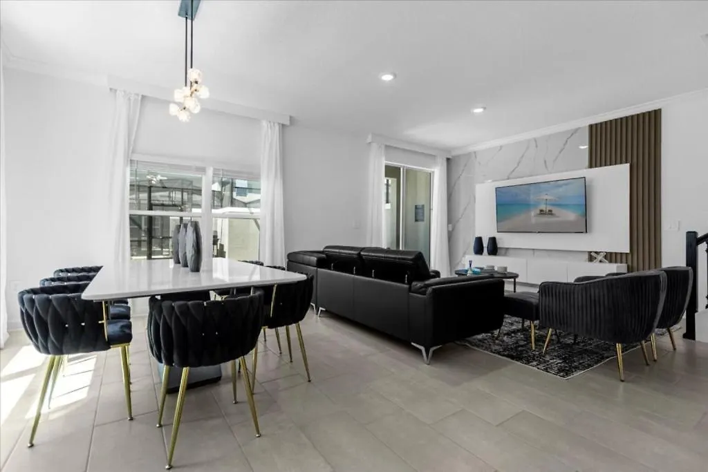 5 Bedrooms- 4 Bathrooms- Storey 2584 Rt *