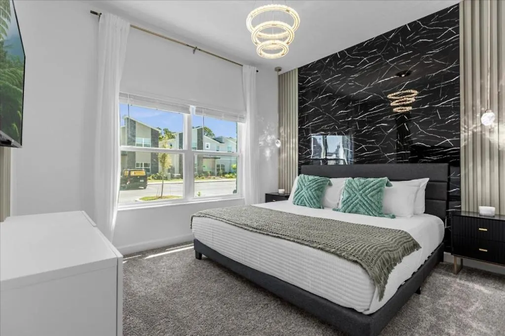 5 Bedrooms- 4 Bathrooms- Storey 2584 Rt *
