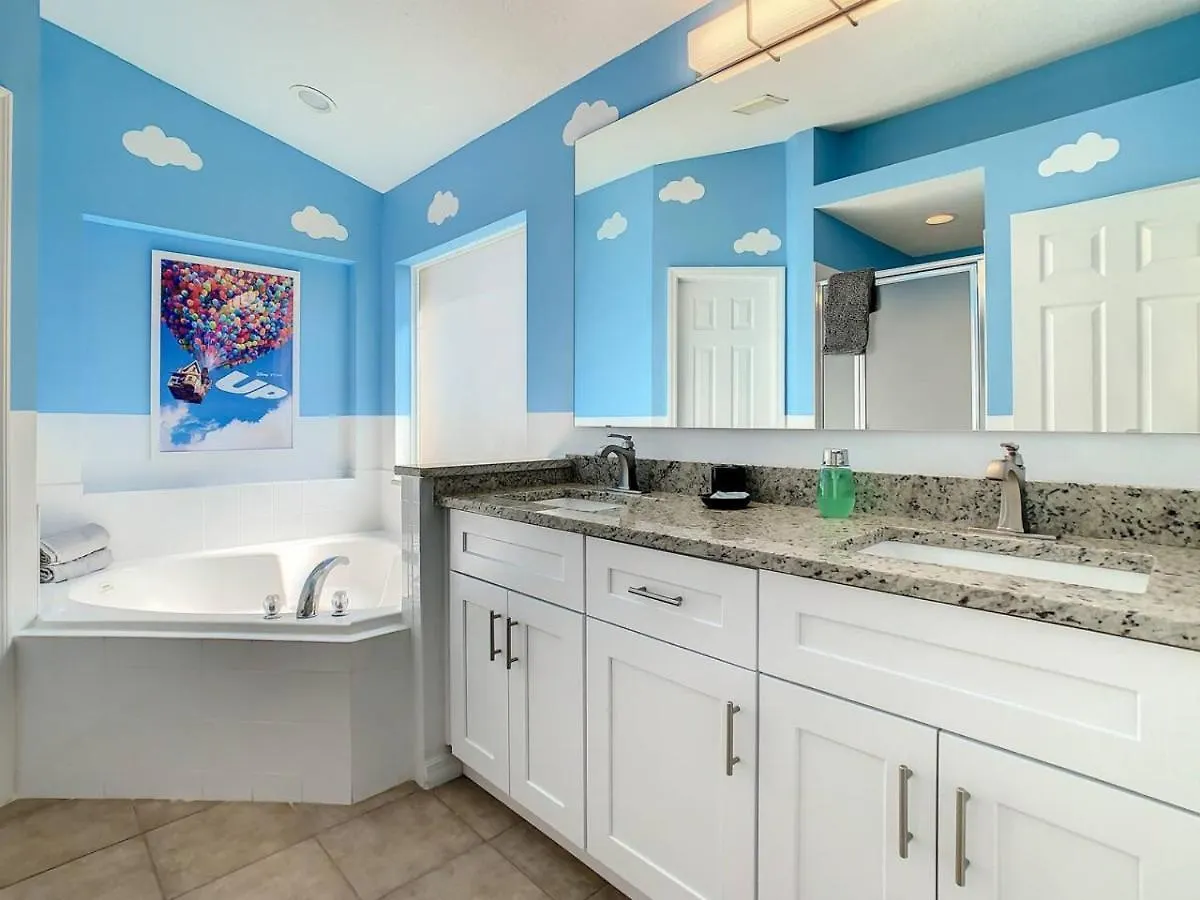 H8536 Single Level Pool 5 Bed Near *