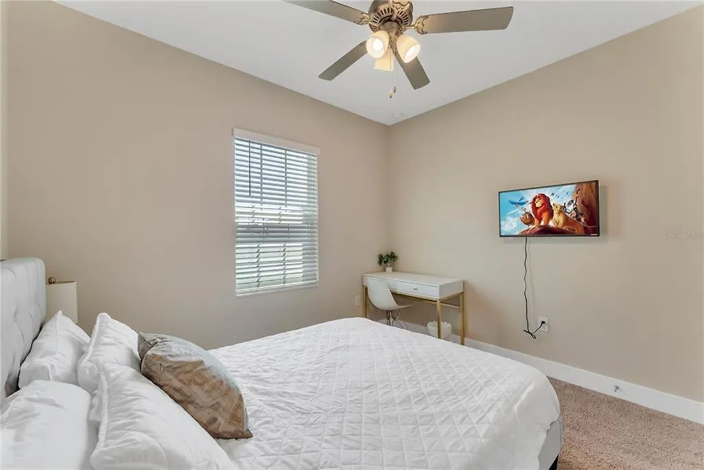 Spacious Vacation Home, Near Disney! Access To Reunion Ground And Pools 펜션